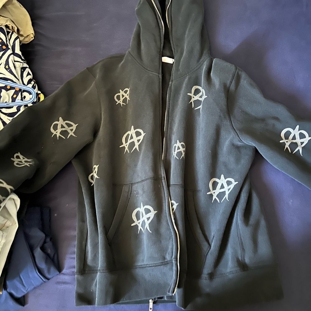 Reflective anarchy Black Hoodie with Gray Logo Pattern